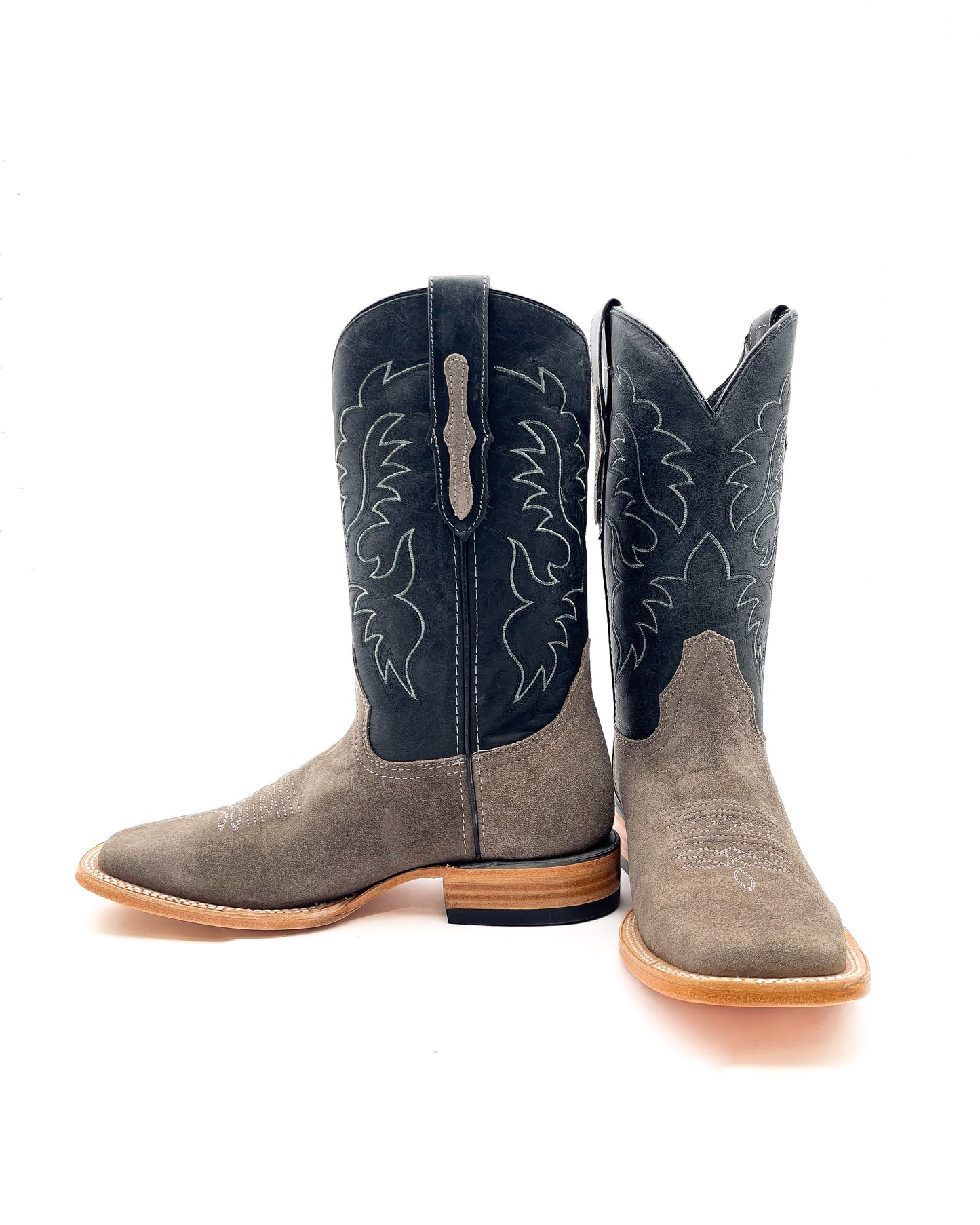 Cowboy Boot in Gray Rough Out