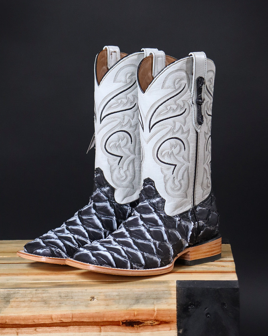 Cowboy Boot Gray Pirarucu Bass