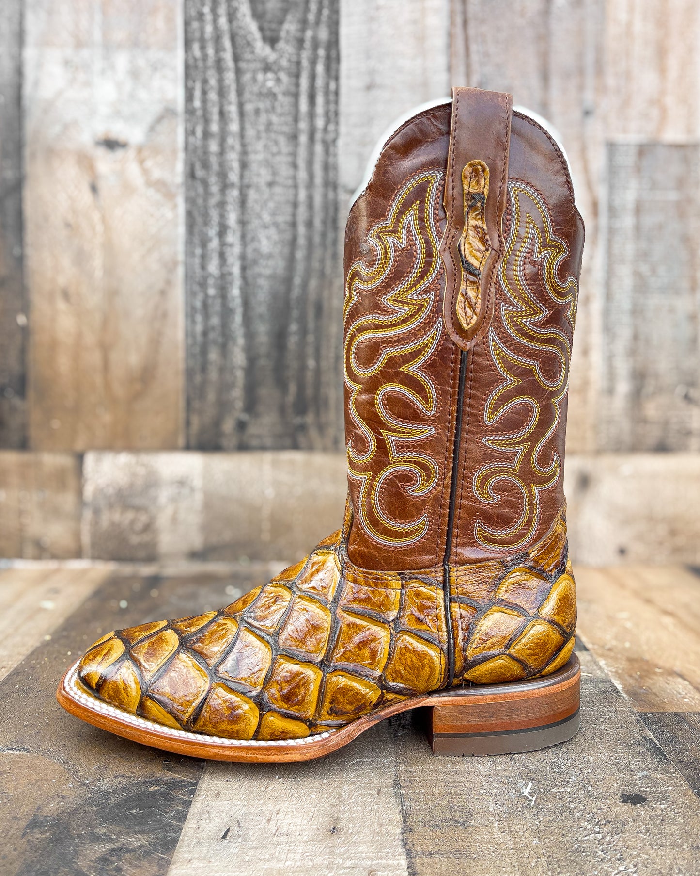 “LIGHT BROWN BASS” | MEN’S COWBOY BOOTS