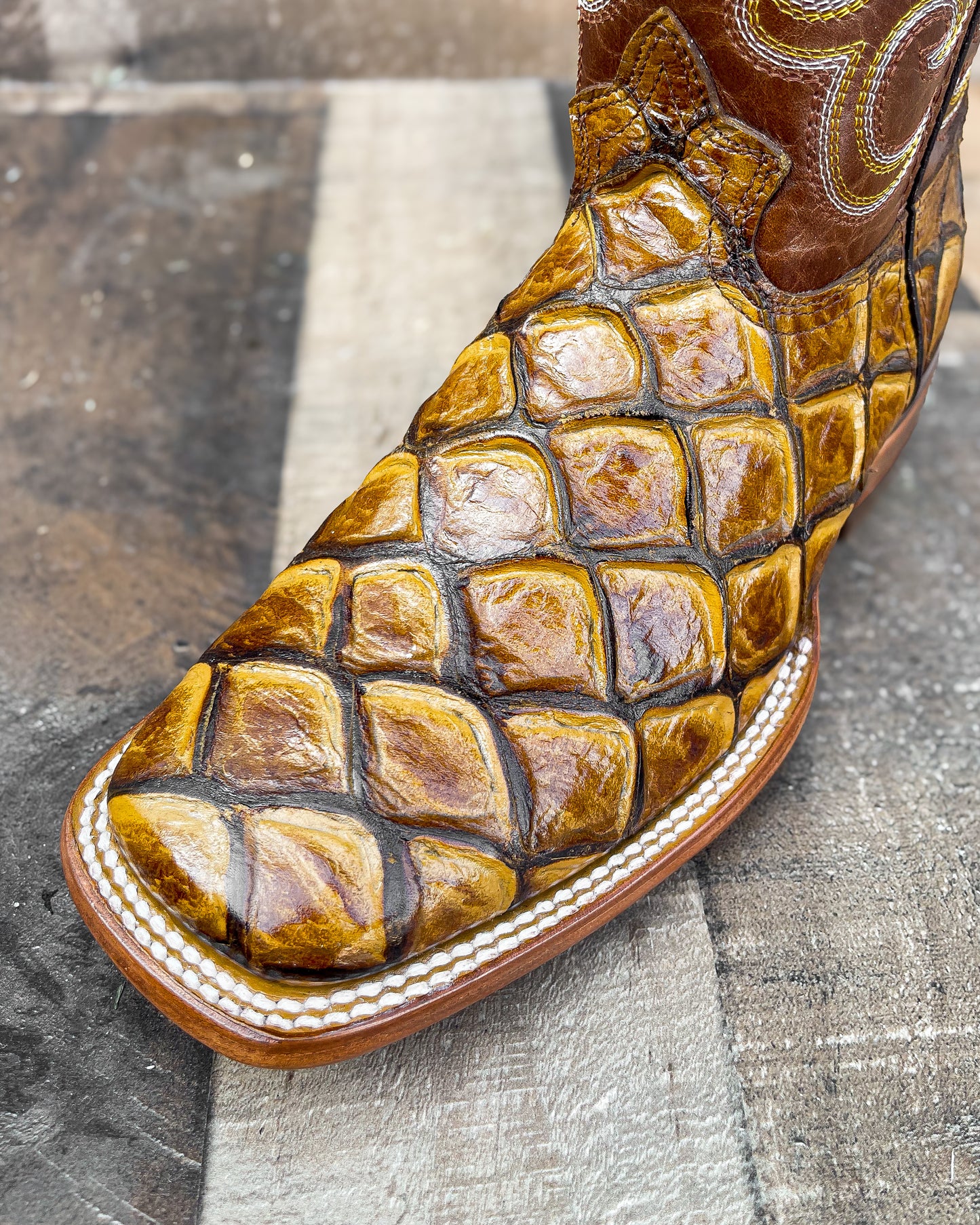 “LIGHT BROWN BASS” | MEN’S COWBOY BOOTS