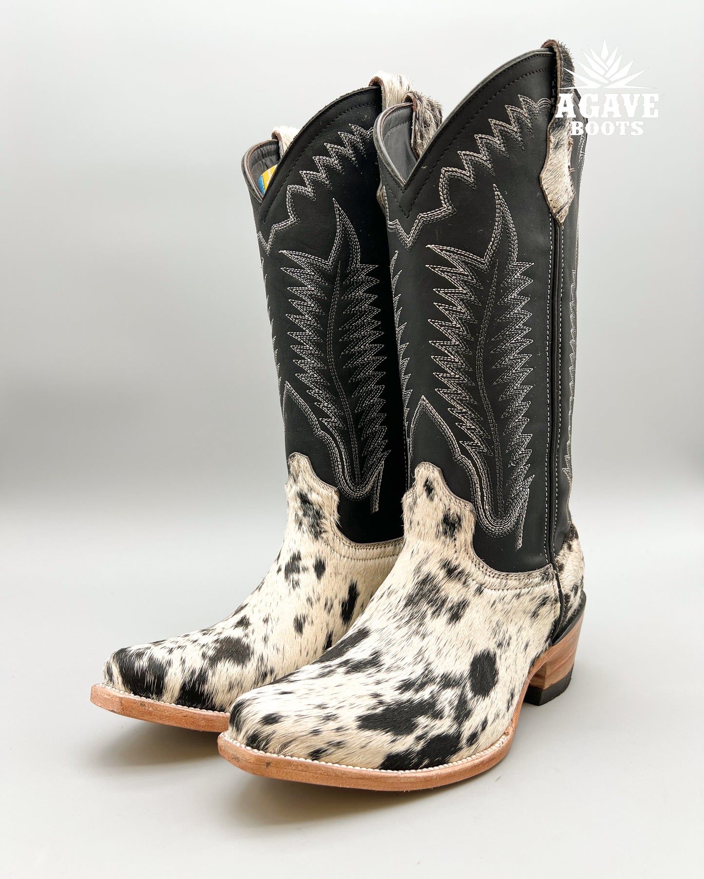 “COWHIDE” | WOMEN’S SNIP TOE COWBOY BOOTS