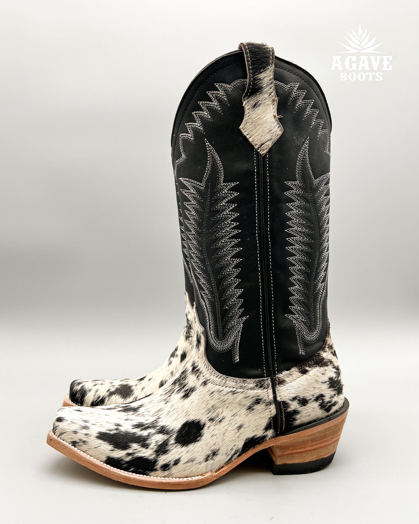 “COWHIDE” | WOMEN’S SNIP TOE COWBOY BOOTS